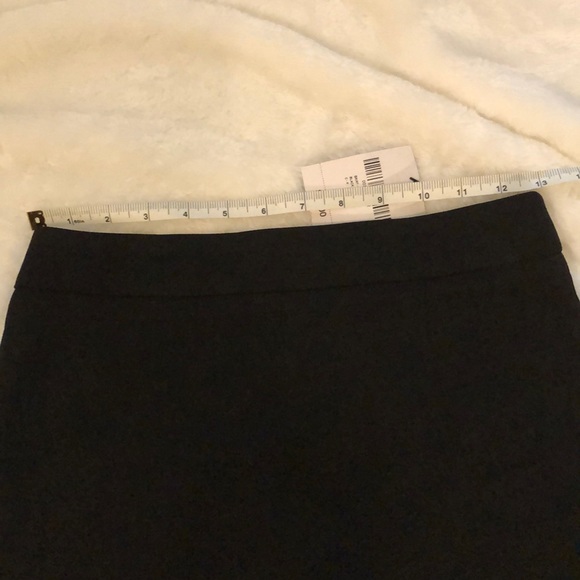 Black flouncy/ruffle bottom mini skirt. Forever 21 - Picture 6 of 9